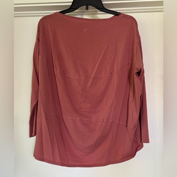 Lululemon Back in Action long sleeve top - Picture 3 of 4
